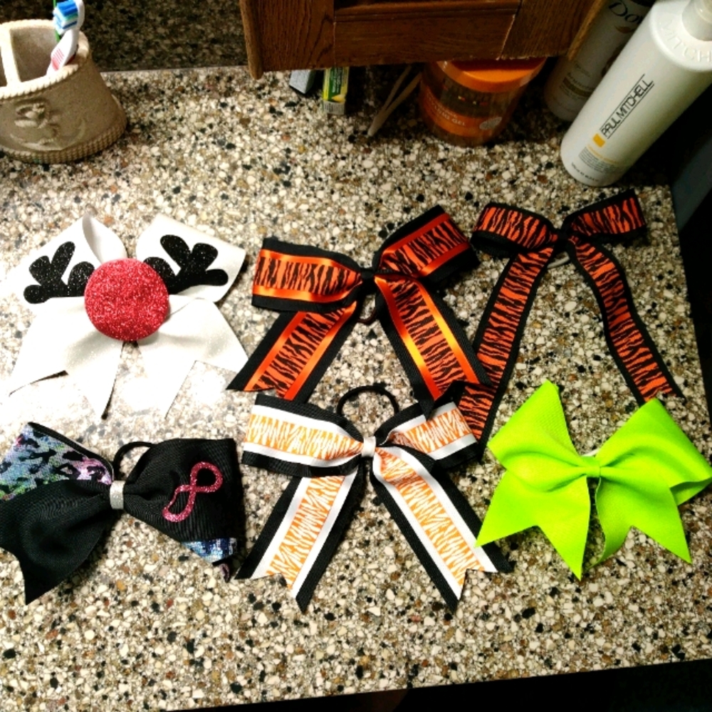 Cheer bows